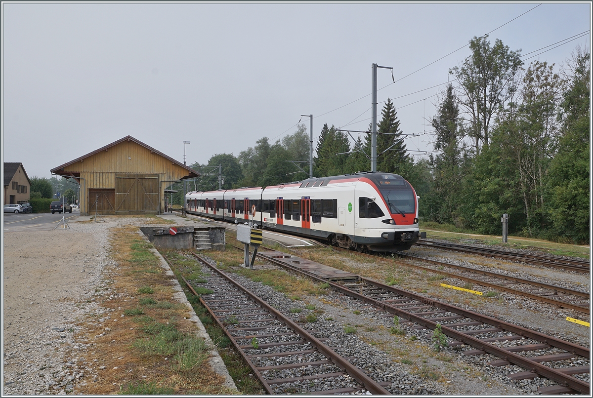 The RABe 523 022-7 (RABe 523 94 85 0 523 022-7 CH-SBB) on the way from Le Brassus to Aigle are by his stop in Le Pont

15.08.2022