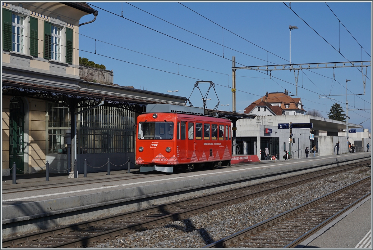 ライネックからヴァルツェンハウゼンへのラック鉄道は、アッペンツェラー鉄道グループの一部です。この小さな鉄道は軌間1200mmで、動力車はAB BDeh 1/2 No. 1「リセリ」1両のみで、ここではライネックに到着するところが見られます。

2021年3月23日