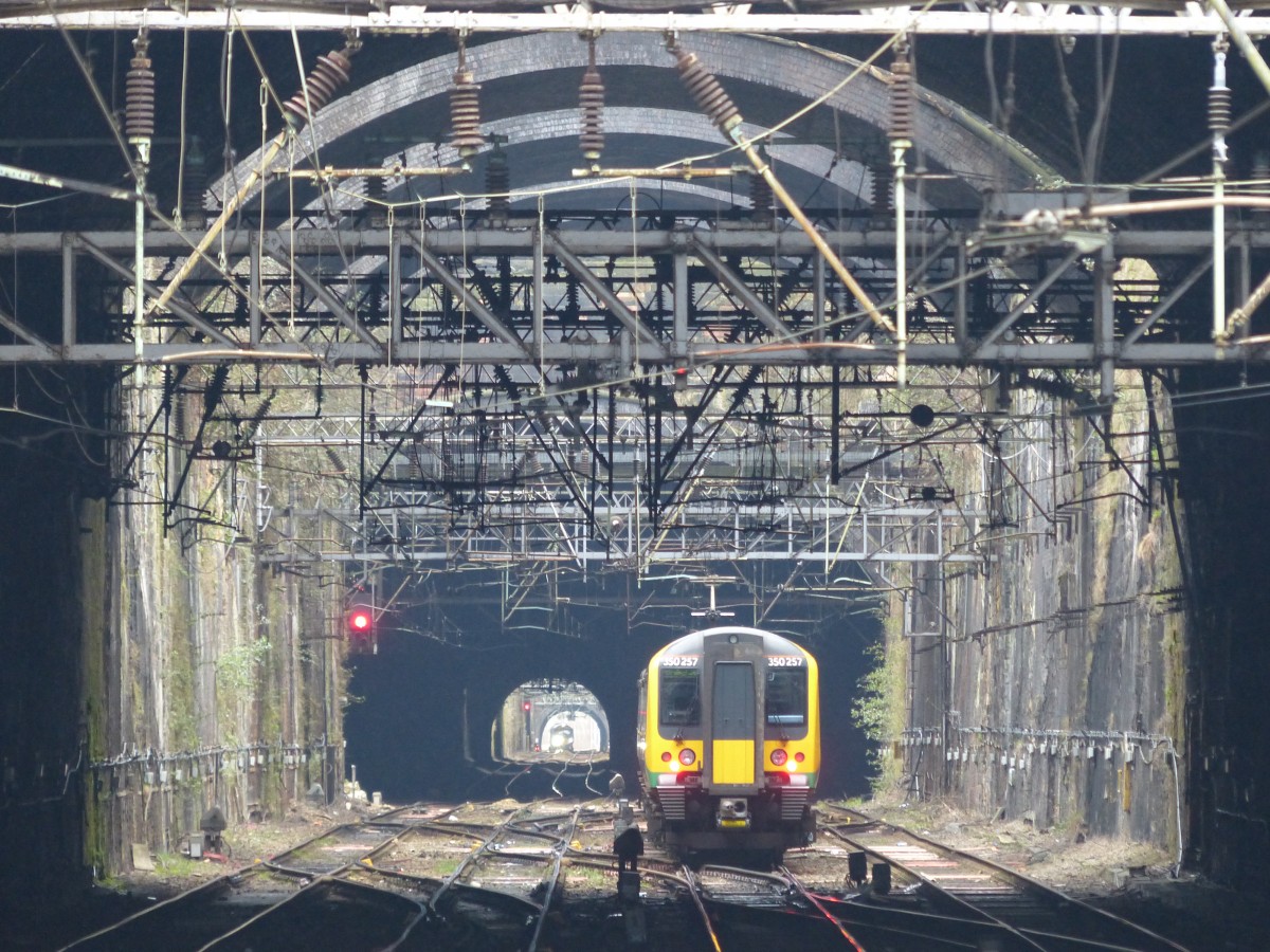 The rail track between Liverpool Edge Hill and Lime Street is amazing. London Midland Class 350 257 is leaving. 11.3.2015