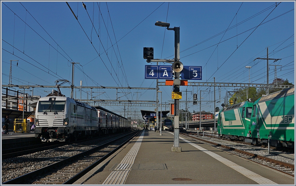 The RailCare Rem 476 454 (UIC 91 85 4476 454-4 CH-RLC) in Morges.

19.04.2018