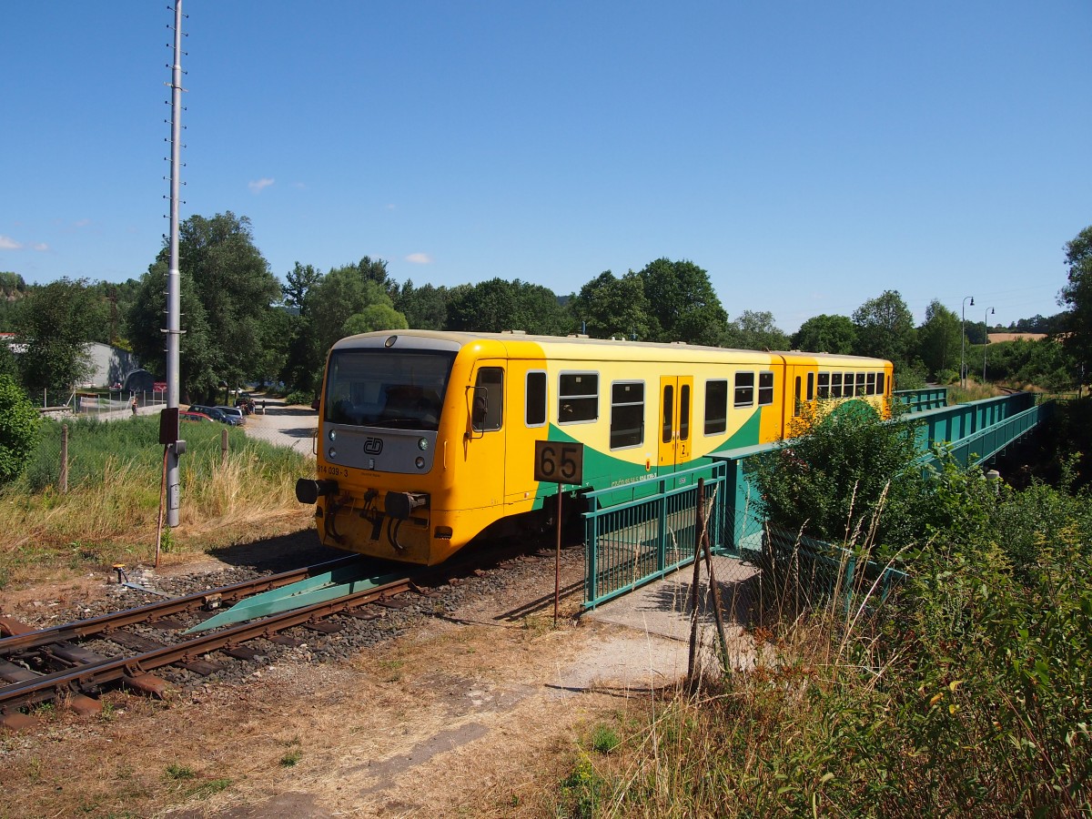 The railway bridge over the river Otava in Sušice with 914 030 on 07.26.2015