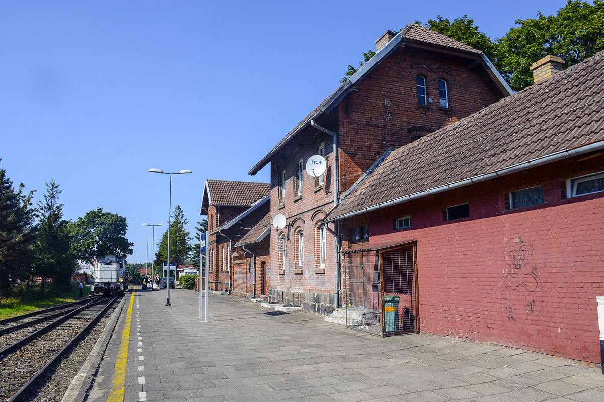 The railwaystation in Łeba in Poland was built the period of time that the prussian province of Pomerania was a part of Germany. Date: August 16 2020.