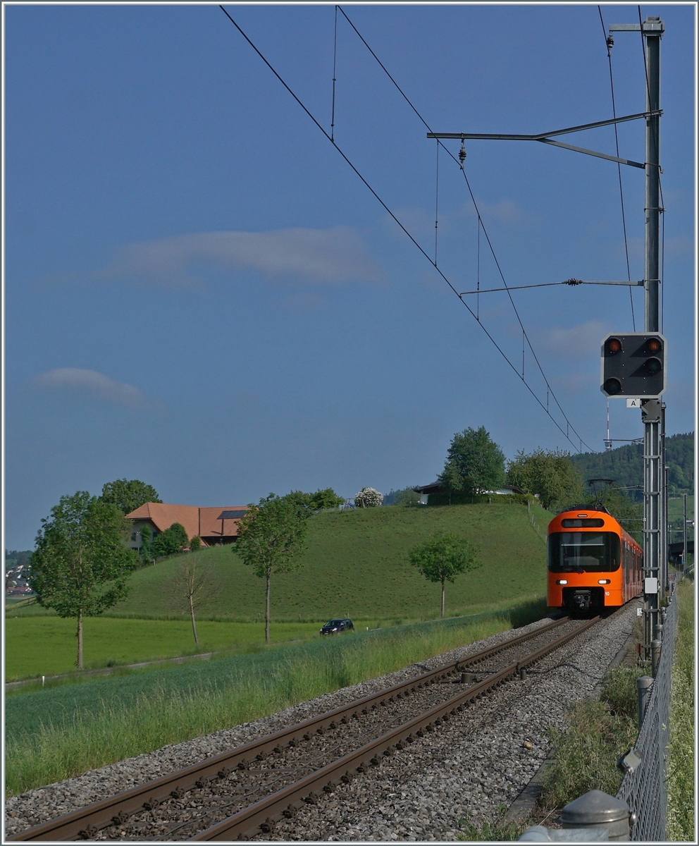 The RBS Be 4/10 N° 10 near Vechingen on the way to Worb.

14. 05.2022