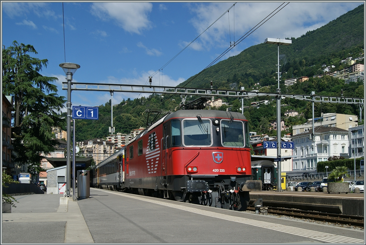 The Re 420 220 in Locarno.
21.06.2015