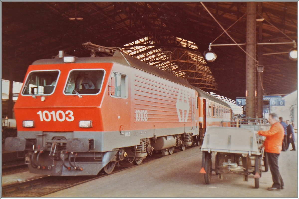 The Re 4/4 IV 10103 in Lausanne. 
24. 05.1984
