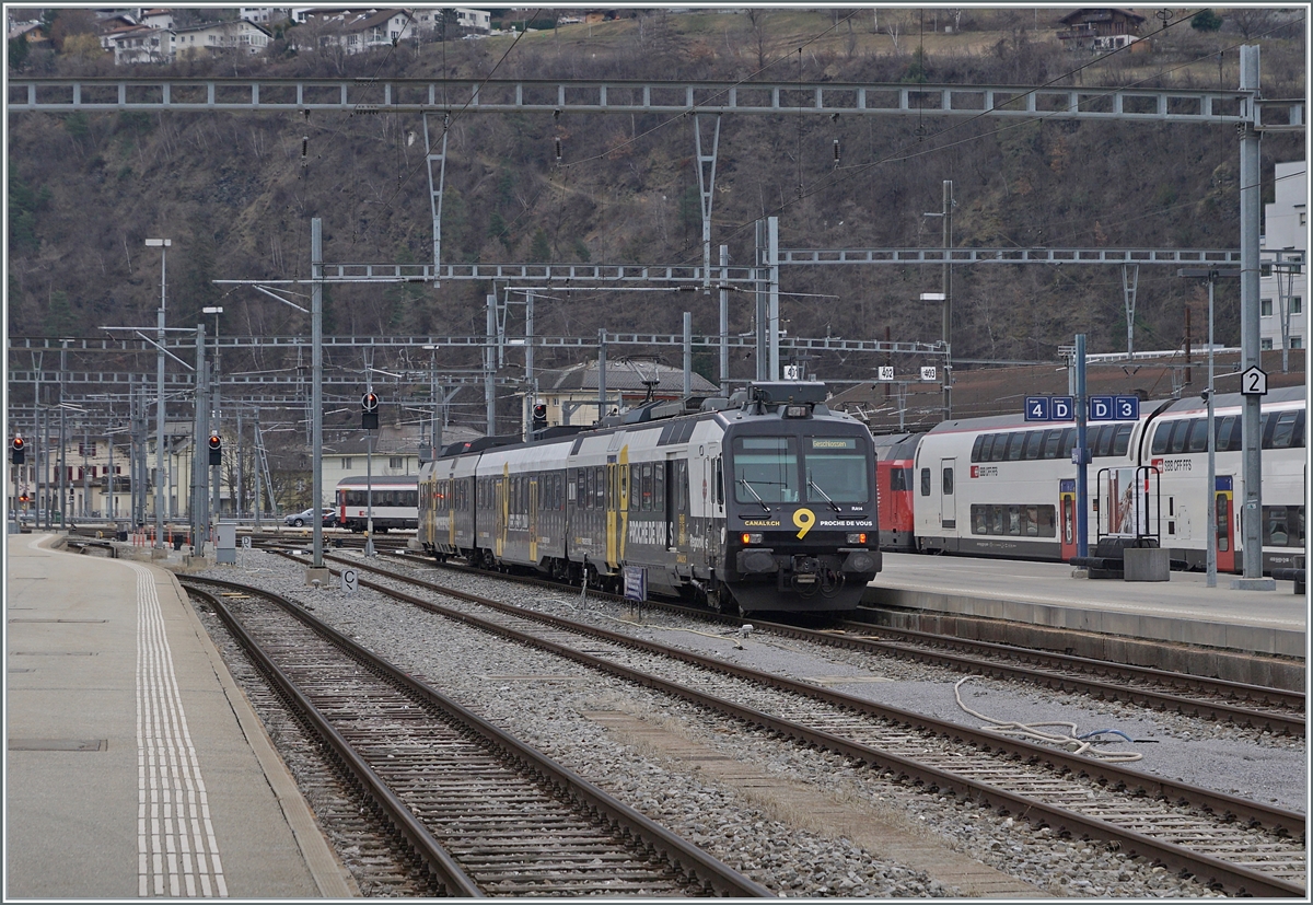 The Region Alpes RBDe 560 with advertising for the local station “Kanal 9” in Brig.

Feb 2, 2024