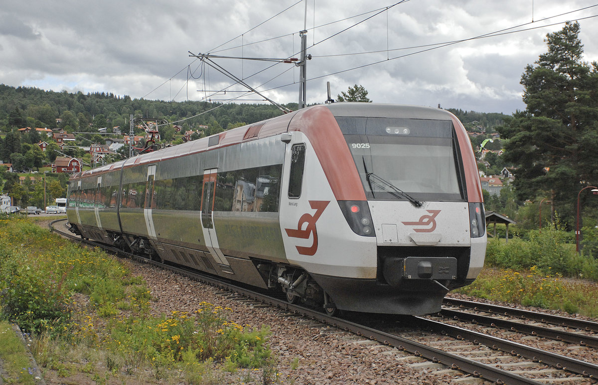 The regional trains SJ Regina X14 9025 leaving Rättvik in Dalarna in direction of Leksand. Date: 31. July 2017.