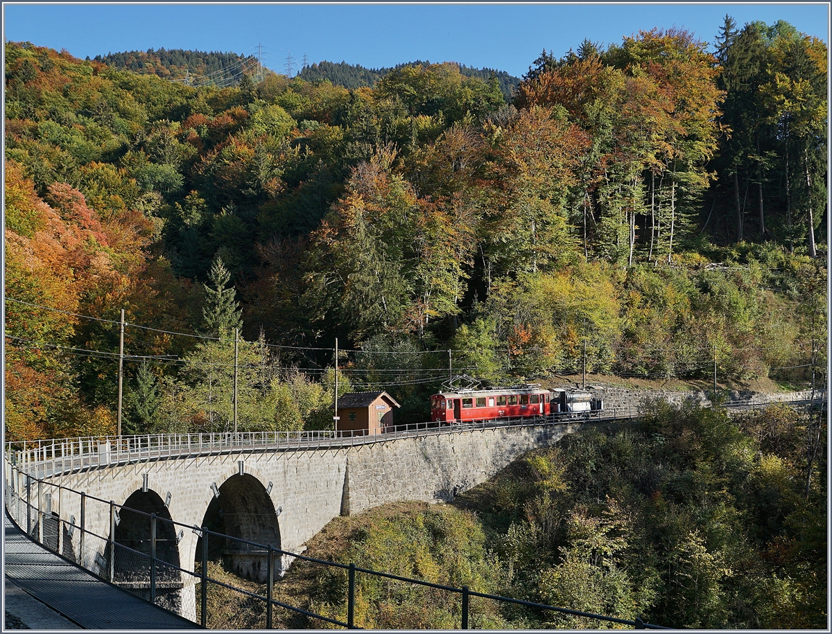 The RhB ABe 4/4 I 35 by Vers chex Robert. 
14.10.2018