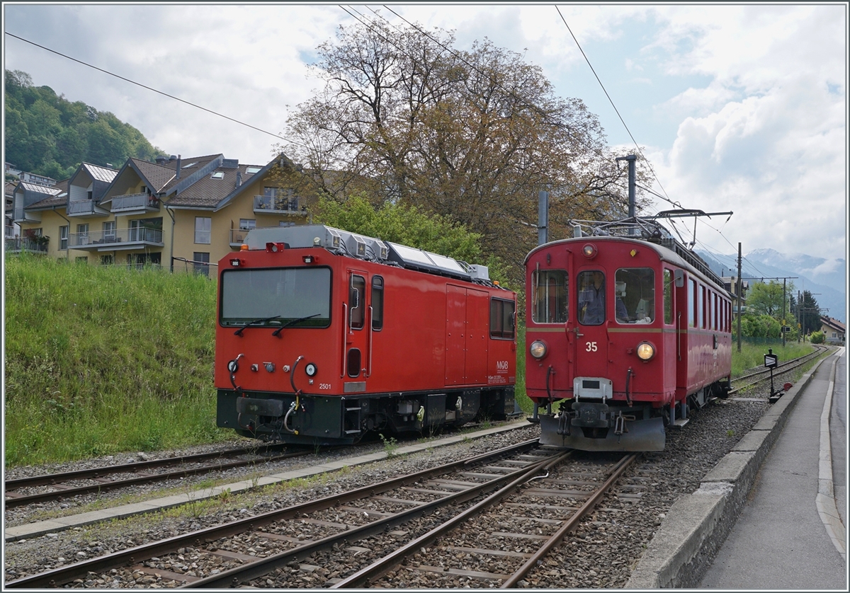 The RhB ABe 4/4 N° 35 the Blonay Chamby Railway and the MOB HGem 2/2 2501 de in Blonay. 09.10.2021