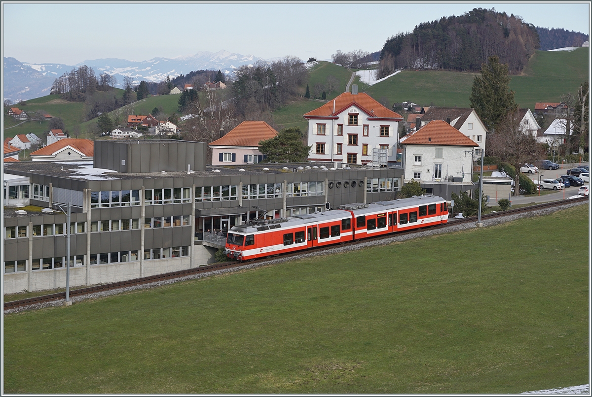 The RHB BDe 3/6 25 by Heiden on the way to Rorschach.

23.03.2021