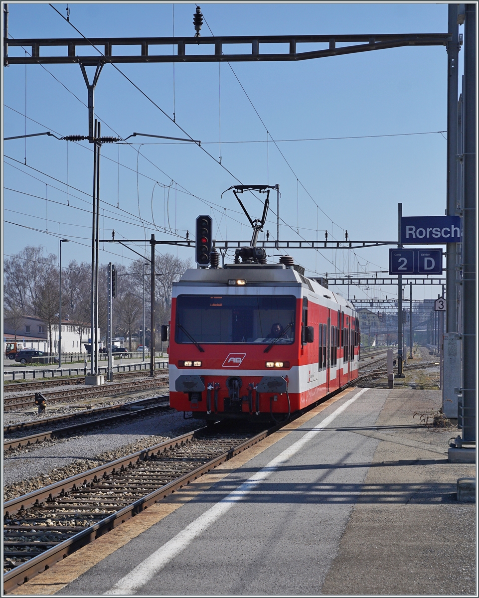 The RHB BDeh 3/6 N° 25 on the way from Heiden to Rorschach Hafen in the Rorschach Station. 

24.03.2021