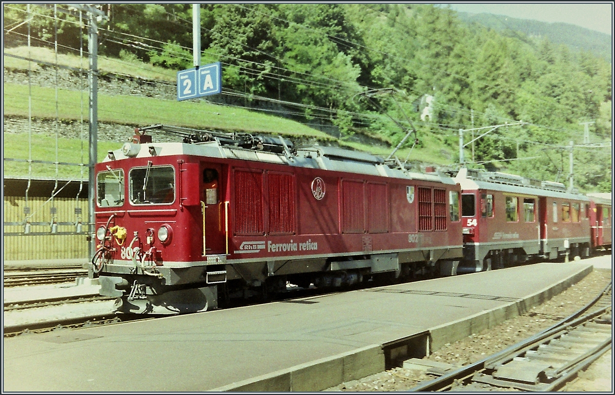 The RhB Gem 4/4 802 and a ABe 4/4 in Posciavo. 

Sept. 1993 