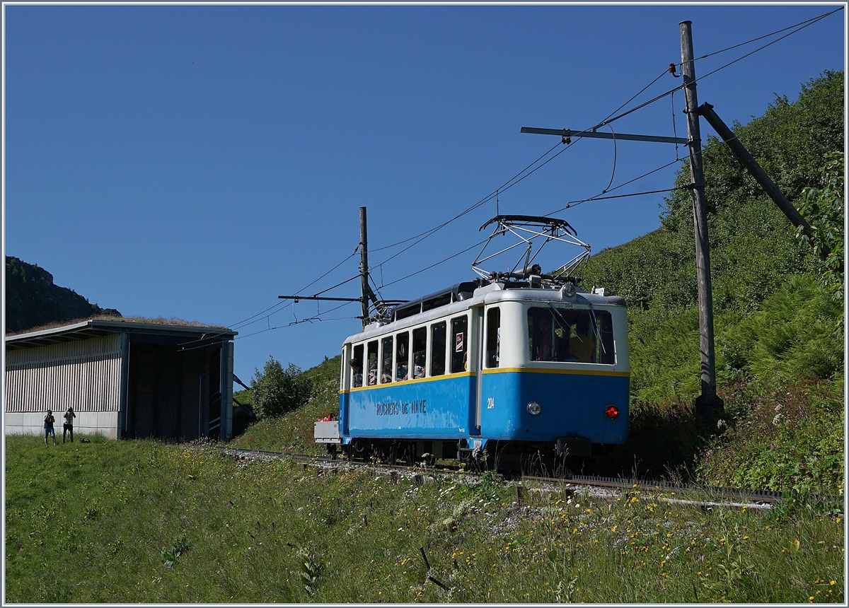 The Rochers de Naye Bhe 2/4 204 between Jaman and La Perche. 
01.07.2018