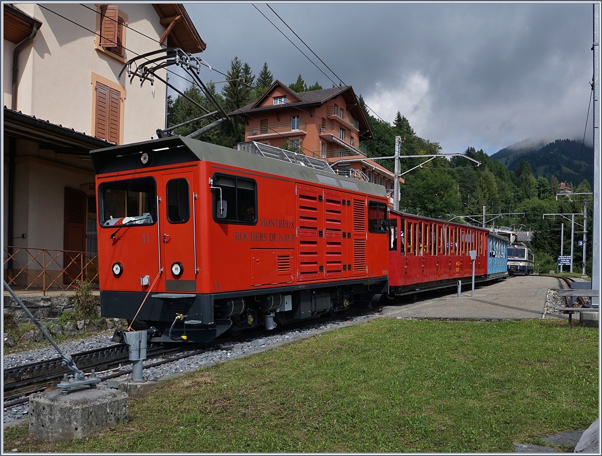 The Rochers de Naye Hem 2/2 11 with the Belle Epoque train in Caux.
03.09.2017