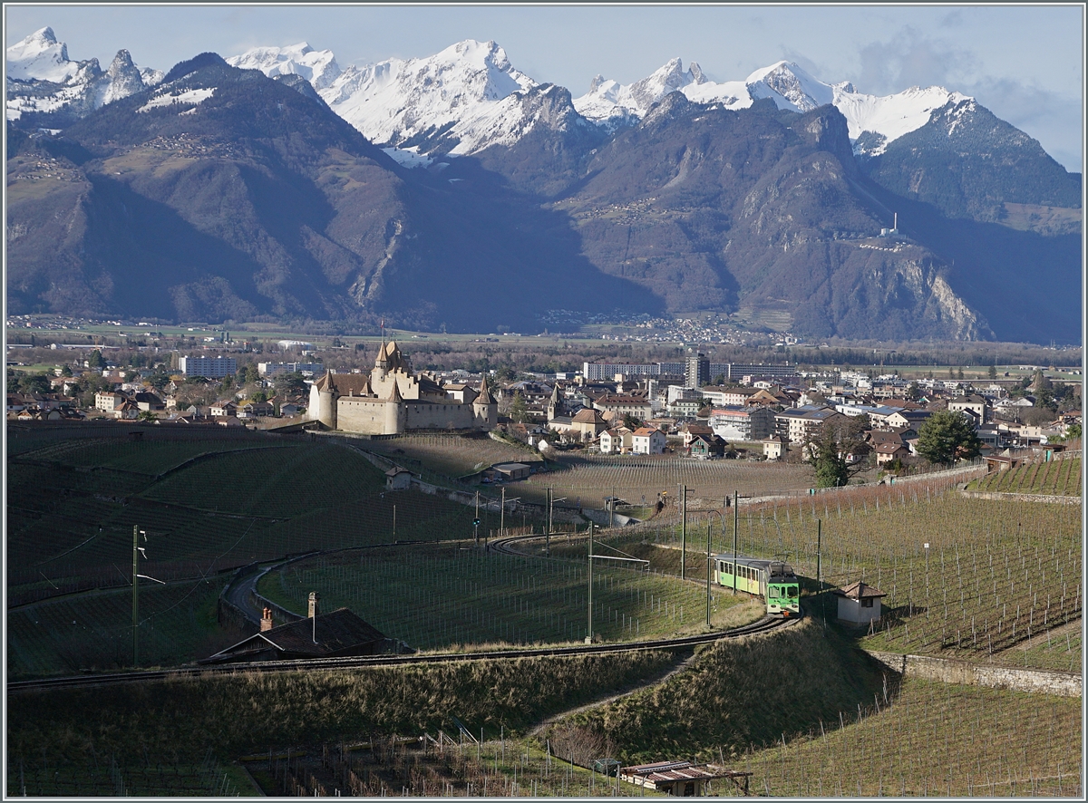 The route leads in wide loops through the vineyards above Aigle. In the picture the regional train R 71 435 from Les Diablerets to Aigle with the TPC ASD BDe 4/4 402 and the Bt 434 pushing. The small train is shown in front of the castle of Aigel and the region's wonderful Alpine scenery.

January 4, 2024