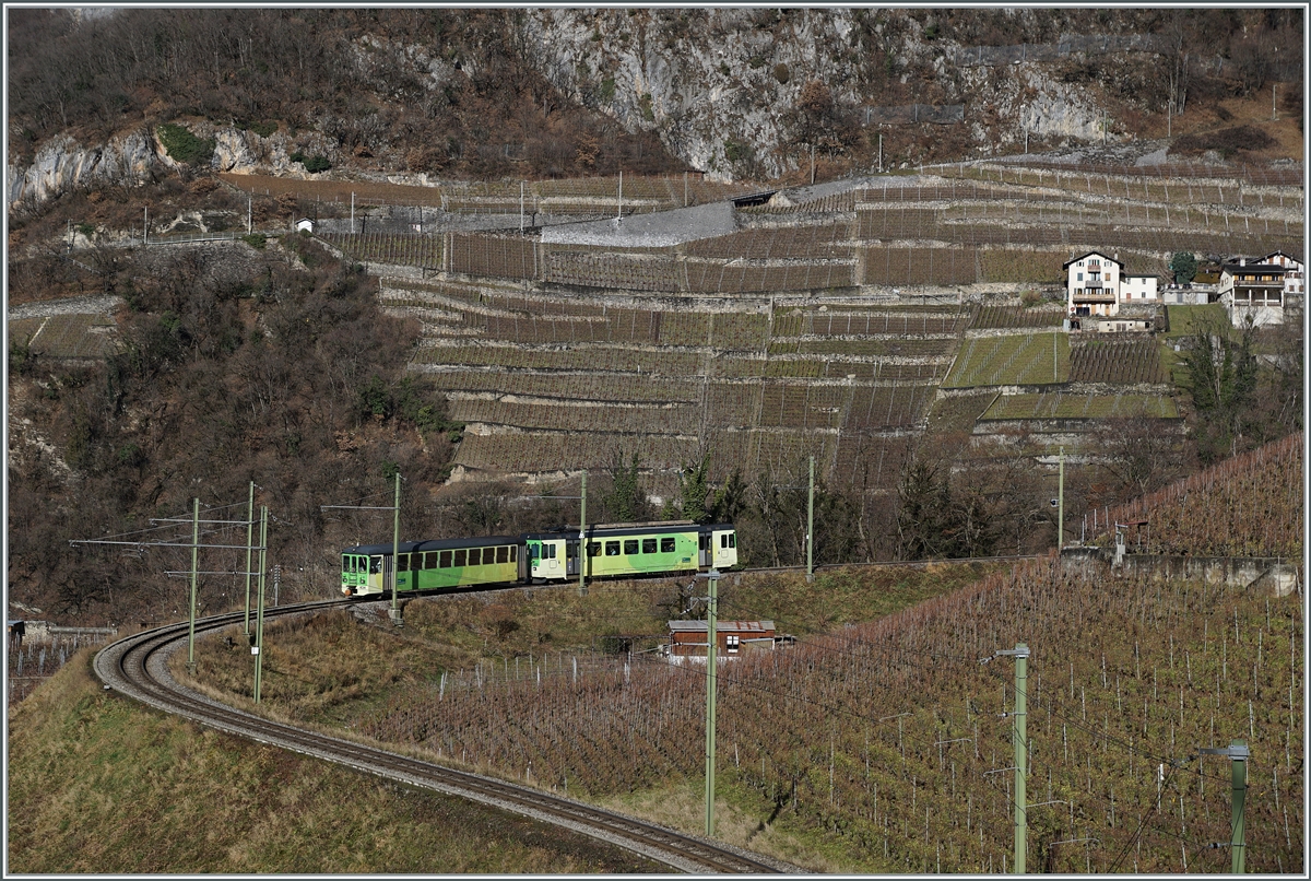 The route leads in wide loops through the vineyards above Aigle. In the picture the regional train R 71 435 from Les Diablerets to Aigle with the pushing TPC ASD BDe 4/4 402 and the Bt 434. This control car was put into operation as Bt 25 at the BLT, then came to the AOMC as Bt 131, and in 2000 after it was never put into operation at the AOMC, to the ASD. What is striking is the left front wall door, which gives the now almost sixty-year-old Bt 434 a very pleasing appearance.

January 4, 2024