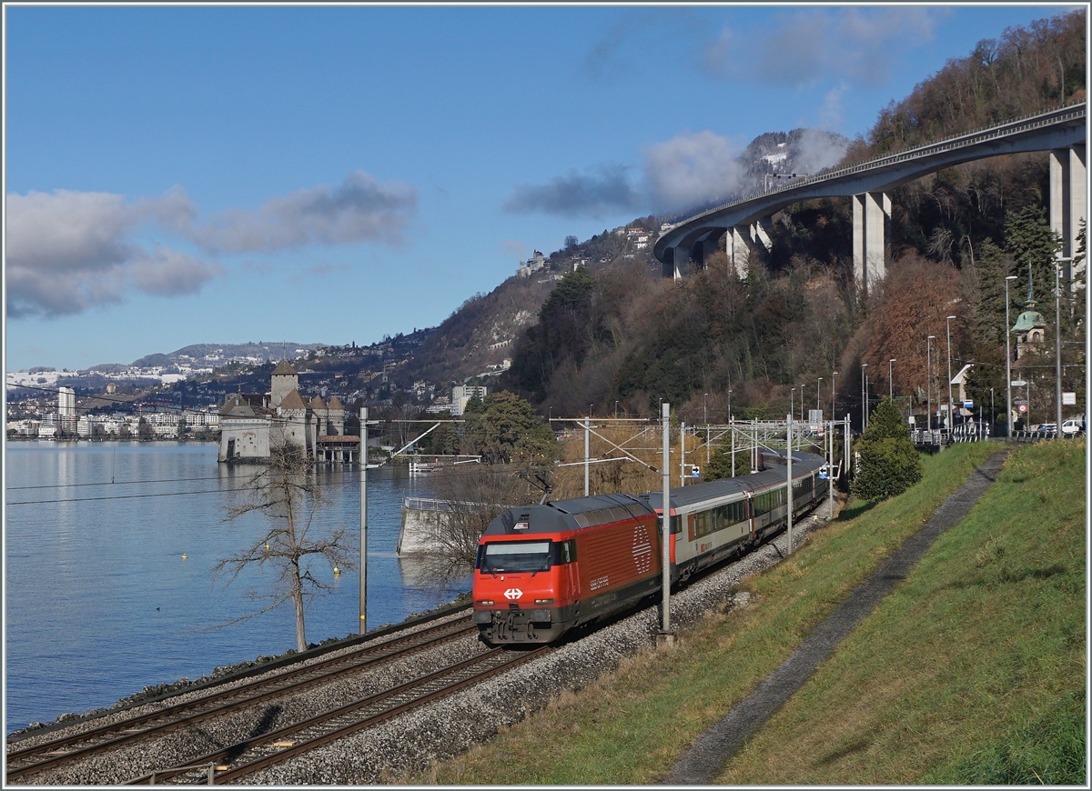 The SABB Re 460 116-3 with his IR 90 on the way to Brig. 

10.01.2022