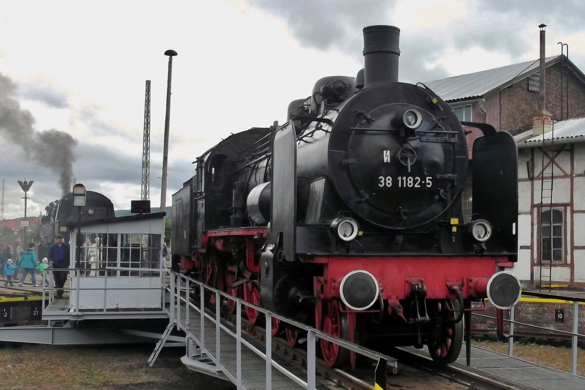 The sadly non-operational 38 1182 stands on the turn table at the Bw Arnstadt on 19 September 2015.