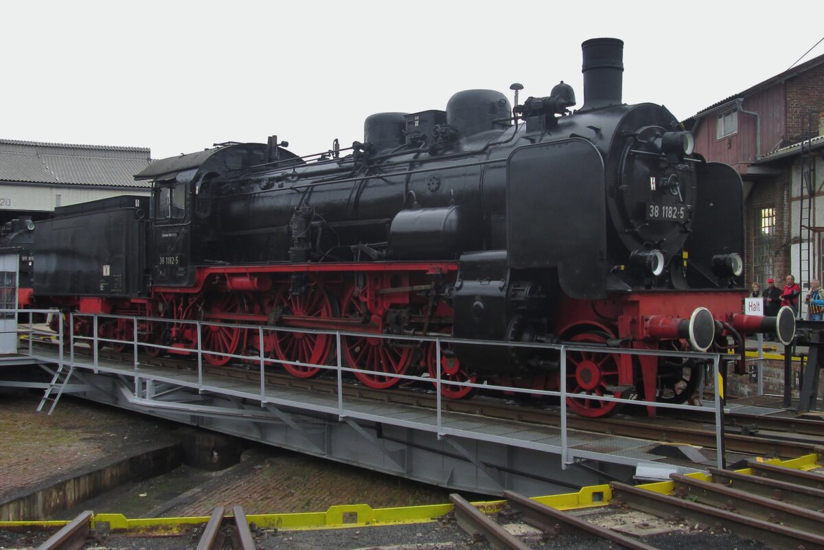 The sadly non-operational 38 1182 stands on the turn table at the Bw Arnstadt on 19 September 2015.