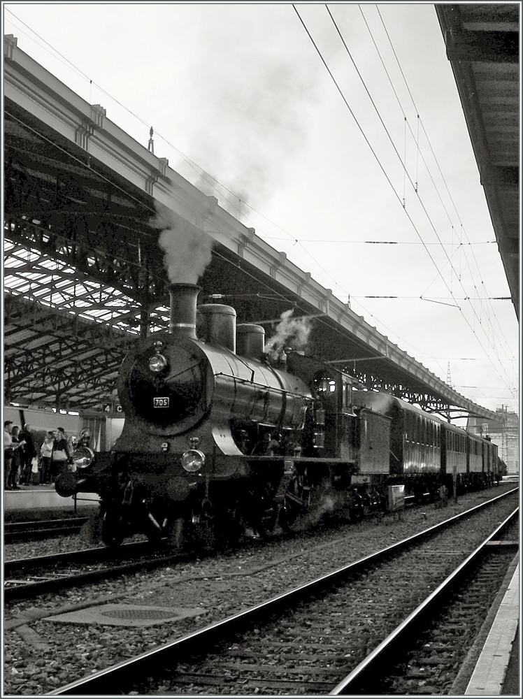 The SBB a3/5 N 705 in Lausanne. 
03.10.2012