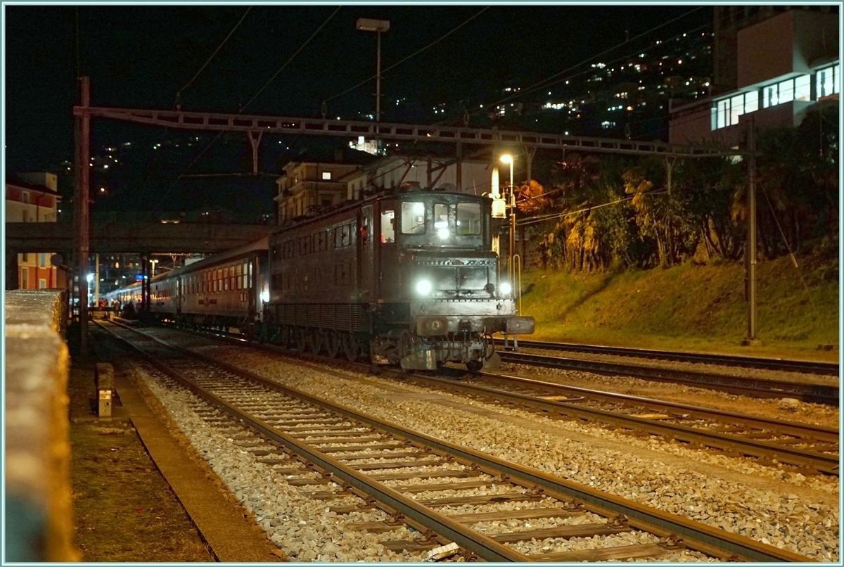 The SBB Ae 4/7 10987 in Locarno.
20.03.2018