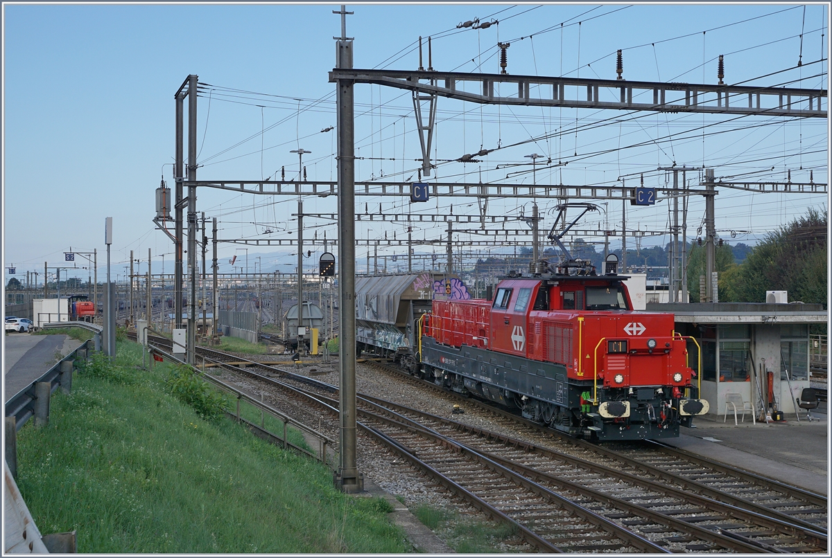 The SBB Aem 940 006 (UIC 91 81 4 940 006-0 SBBI) works on the Lausanne Triage Station. 

02.09.2020