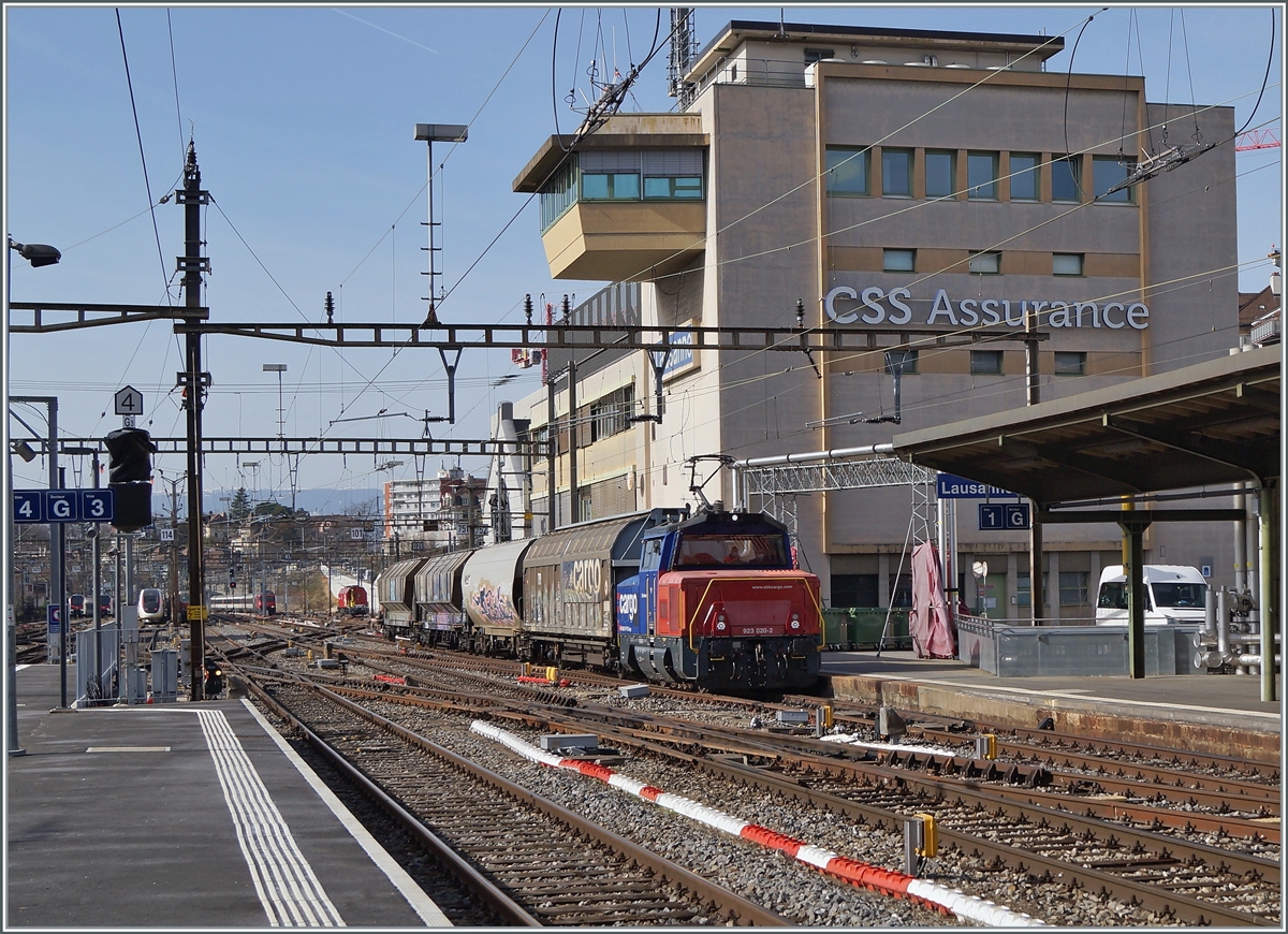 The SBB Cargo Eem 523 200-2 with a Cargo Train in Lausanne. 

19.02.2021