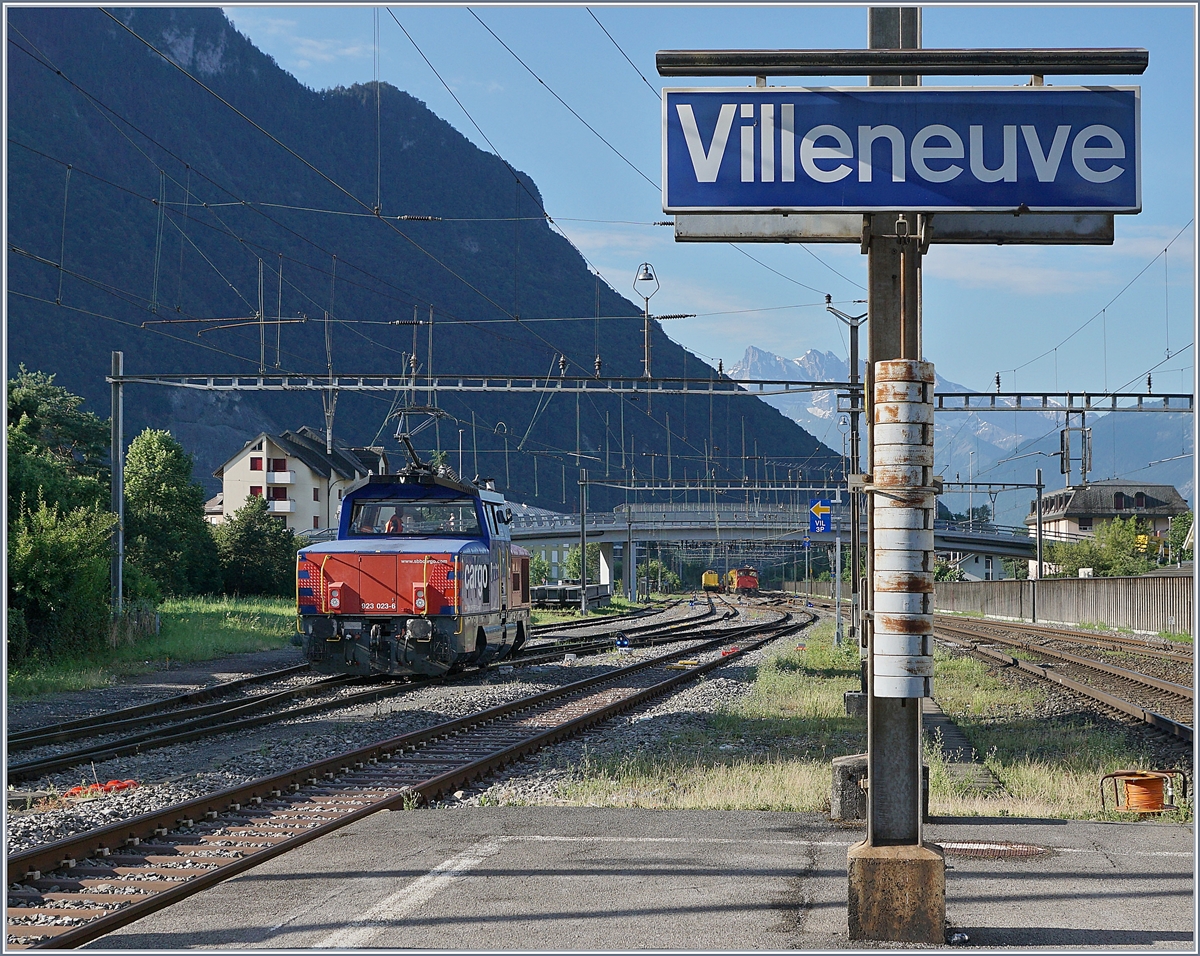 The SBB Cargo Eem 923 023.-6 in Villeneuve. 

01.07.2019