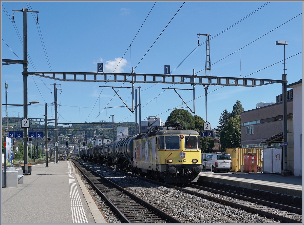 The SBB Cargo Re 4/4 II 11307 (Re 420 307-1) with a Cargo Train in Yverdon.

03.09.2020