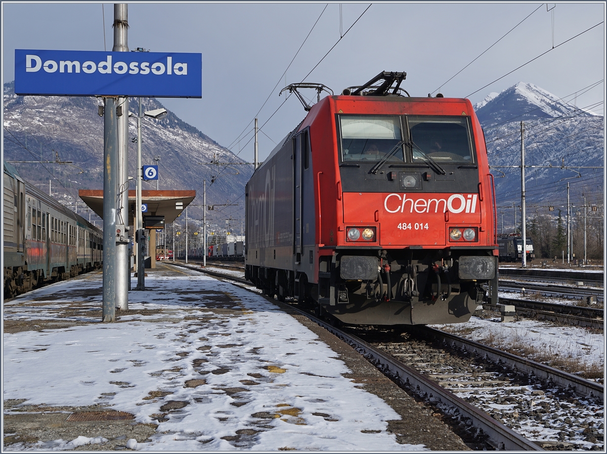 The SBB Cargo Re 484 014 in Domodossola. 
14.01.2017