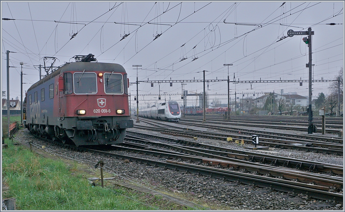 The SBB Cargo Re 6/6 11689 in the Biel Rangierbahnhof Station.

05.04.2019
