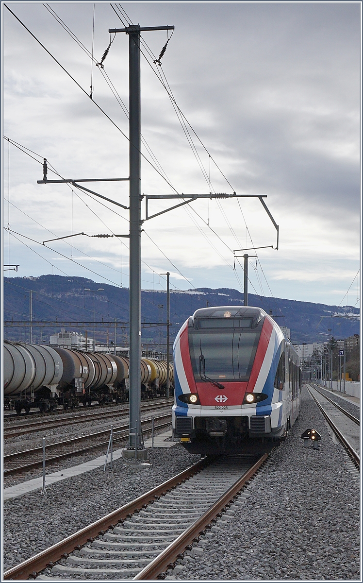 The SBB CFF LEX RABe 522 226 is arriving at Lancy Pont Rouge. 

15.12.2019