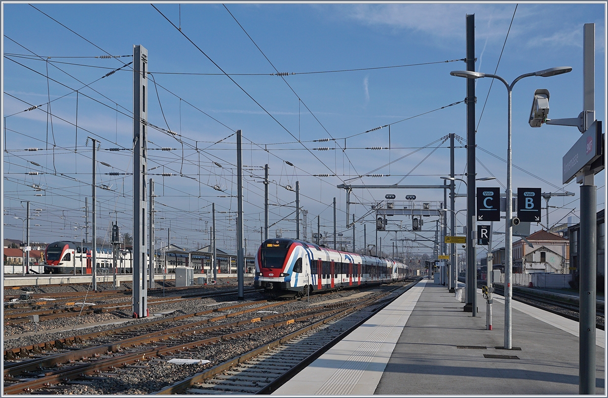 The SBB CFF LEX RABe 522 232 is leaving Annemasse. 

21.01.2020