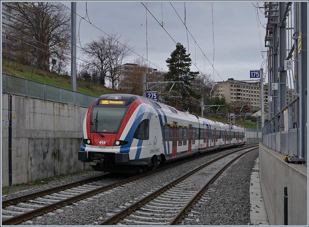 The SBB CFF LEX RABe 522 228 on the way to Annemasse by Lancy Bachet. 

15.12.2019