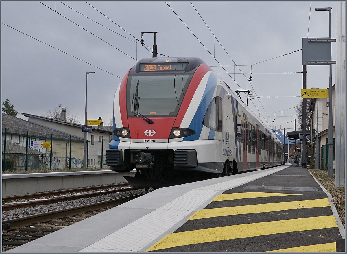 The SBB CFF LEX RABe 522 223 on the way from Annecy to Coppet by his stop in Pringy.

13.02.2020