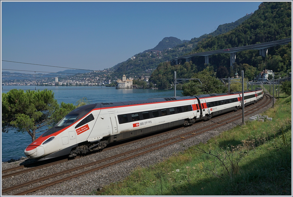 The SBB (ETR 610) RABe 93 85 2 503 020-2 CH-SBB by the Castle of Chillon.
21.08.2018