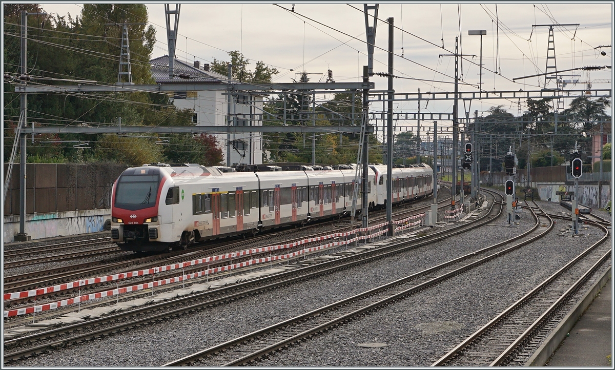 The SBB Flirt 3 RABe 523 104 and 109 are arriving at the Morges Station.

18.10.2021