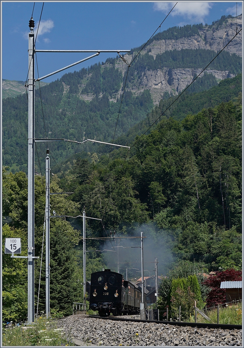 The SBB G 3/4 208 (Ballenberg Dampfbahn) with special-Service to Brienzwiler near Brienz.
30.06.2018