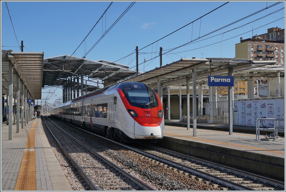 The SBB Giruno RABe 501 011  Thurgau  is the EC 308 from Bologna to Zürich and is leaving  Parma.

15.03.2023