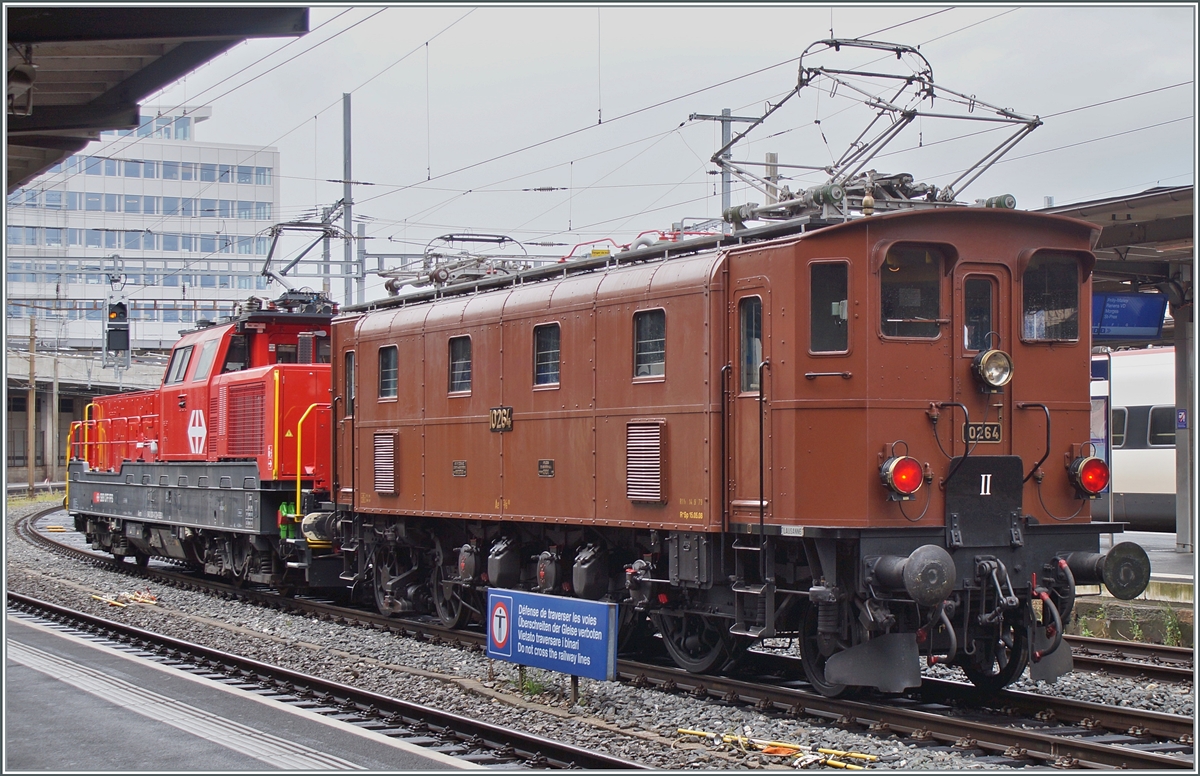 The SBB Historic Ae 3/6 III 10264 and a Aem 940 in Lausanne. 

28.08.2023