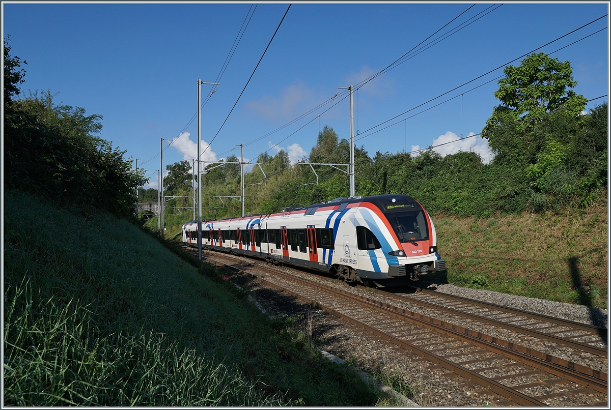 The SBB LEX RABe 522 213 on the way to Geneva between Russin and Satigny.

02.08.2021