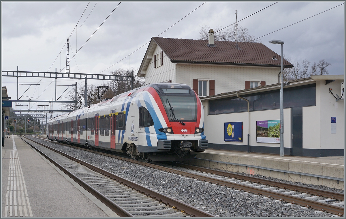 The SBB LEX RABe 522 230 in Coppet is waiting his departure in direction of Geneva. 

10.03.2023 
