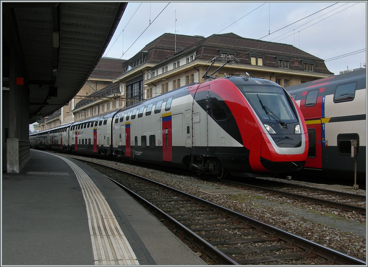 The SBB RABe 502 (UIC 94 85 0502 203-8 CH-SBB) Twindexx in Lausanne. 
18.02.2016