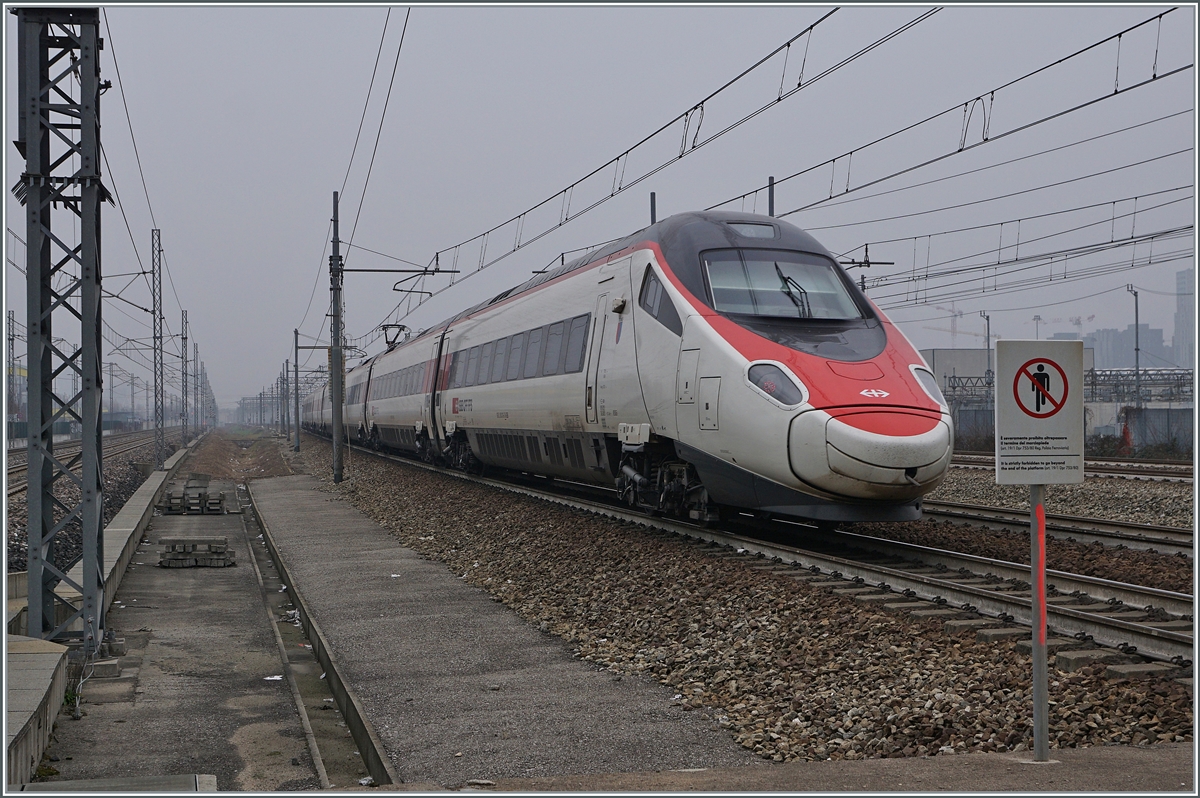 The SBB RABe 503 012  Ticino  is leaving Rho Fiera Milano on the way to Venezia S.L.

21.02.2023