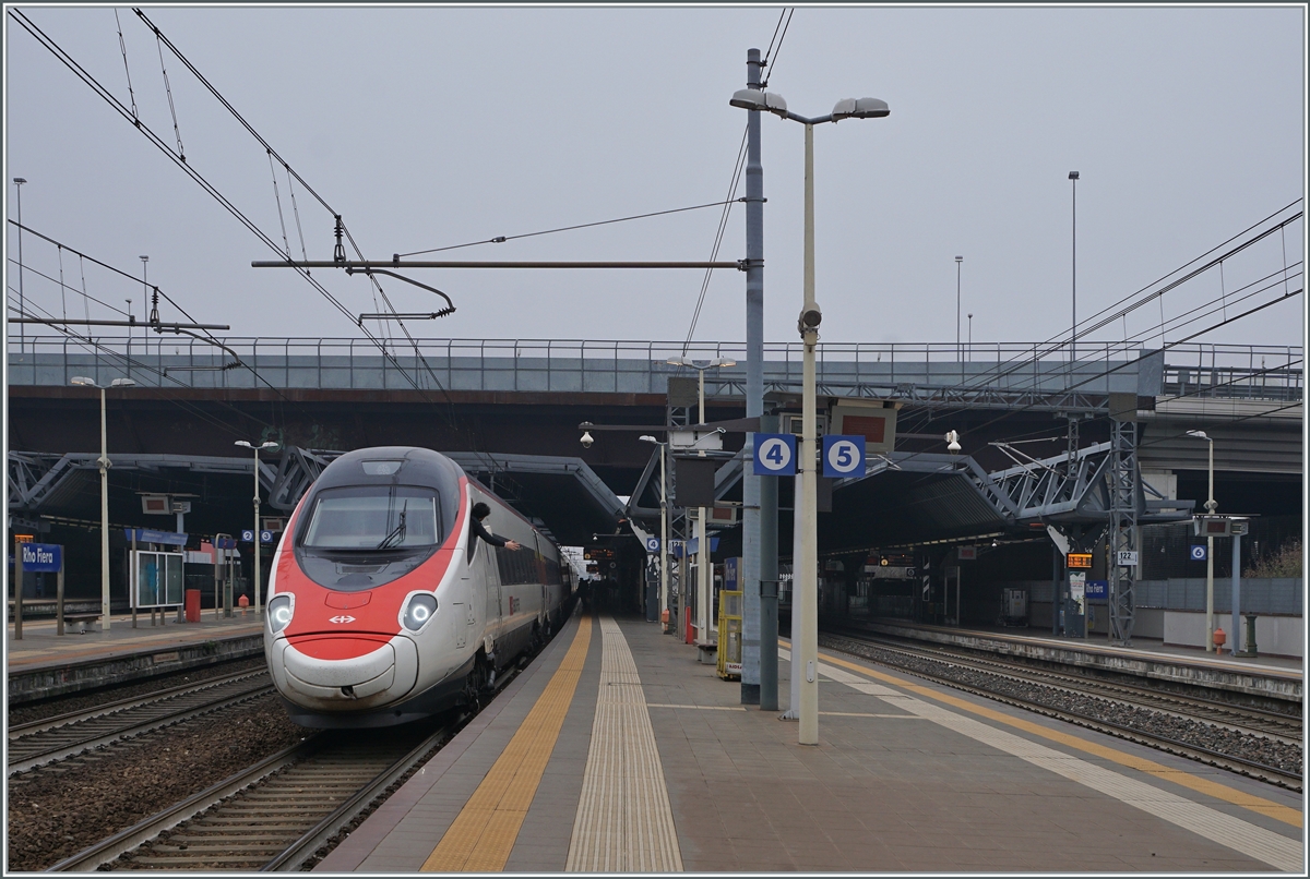 The SBB RABe 503 012  Ticino  is leaving Rho Fiera Milano on the way to Venezia S.L.

21.02.2023