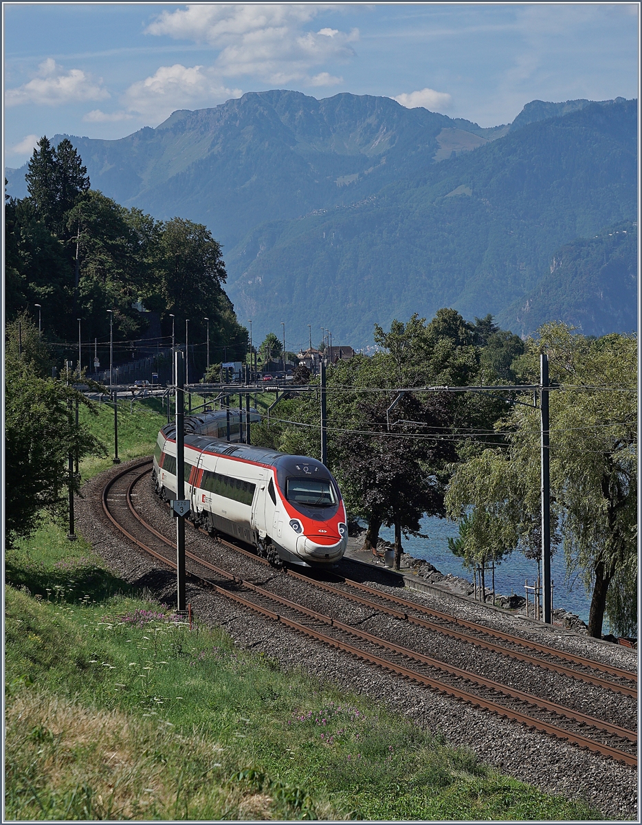 The SBB RABe 503 014-7 (UIC 93 85 1503 014-7 CH-SBB) near Villeneuve.
27.07.2018