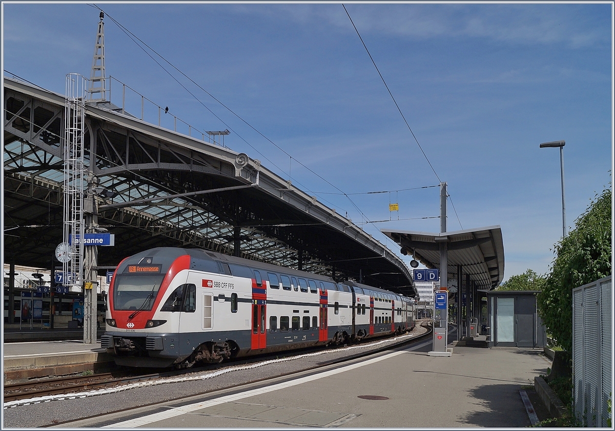 The SBB RABe 511 006 in Lausanne is waiting to continue its journey to Annemasse.
 
22.05.2022