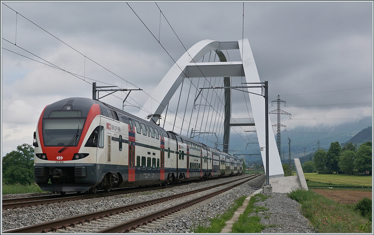 The SBB RABe 511 019 on the way to Annemasse on the new Massogex Bridge.

14.05.2020