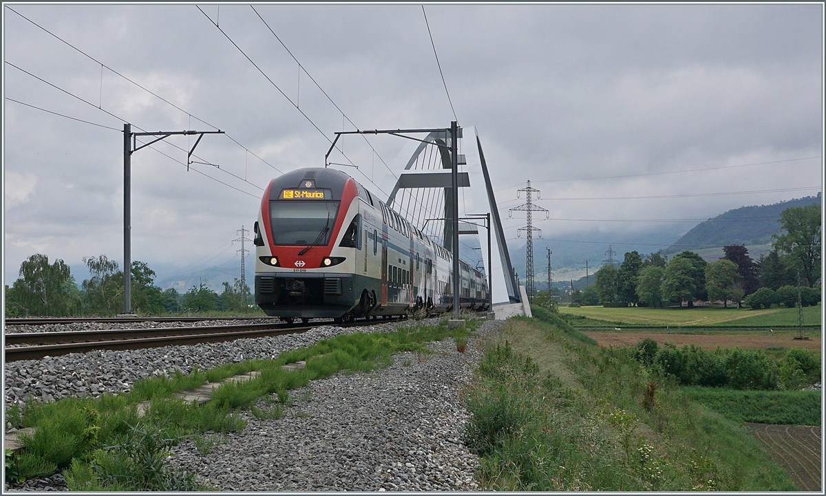 The SBB RABe 511 019 on the way to St-Maurice on the new Massogex Bridge. 

14.05.2020