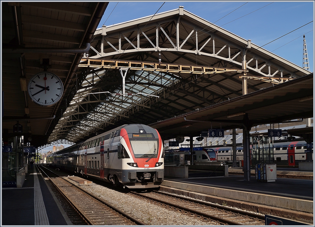 The SBB RABe 511 020 in Lausanne makes a break. 

18.04.2020